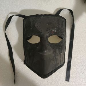 Black masquerade mask
